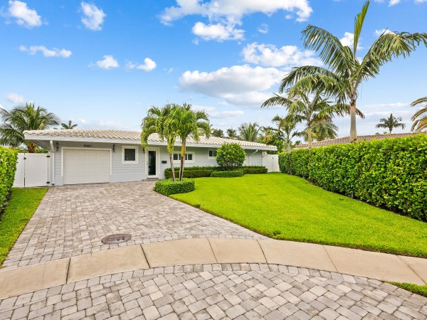 2421 NE 50th Lighthouse Point, FL 33064
