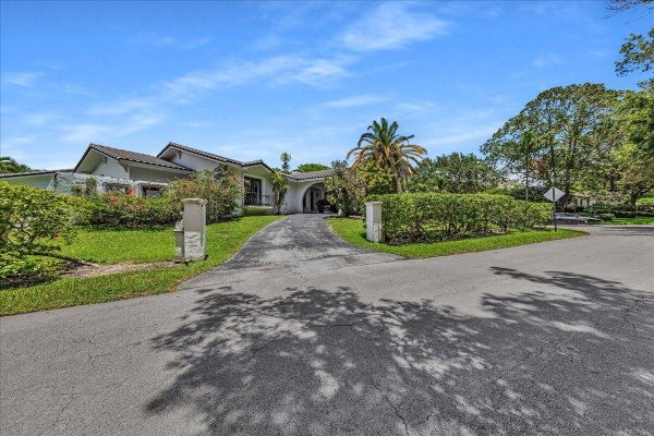 5901 SW 136th Pinecrest, FL 33156