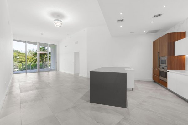 701 N Fort Lauderdale Bch Blvd #214 Fort Lauderdale, FL 33304