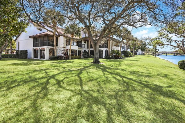 16671 Traders Xing #121 Jupiter, FL 33477