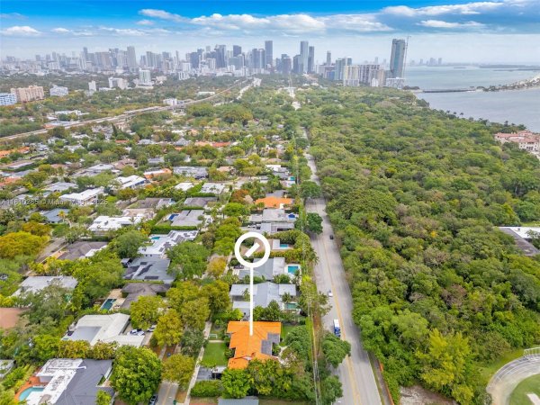 259 E Shore Dr Miami, FL 33133