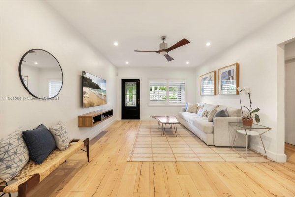 7220 SW 53rd Ct Miami, FL 33143