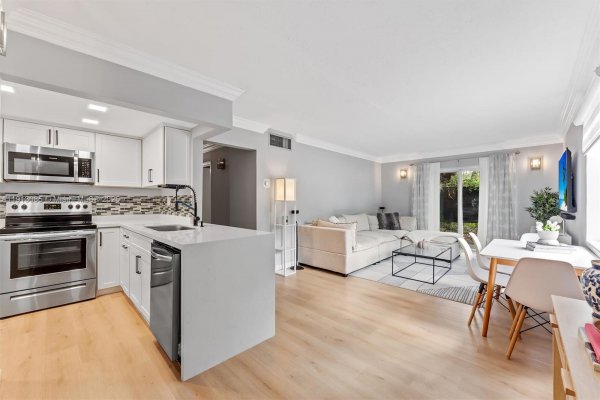 8617 SW 68th Ct #2 Pinecrest, FL 33156