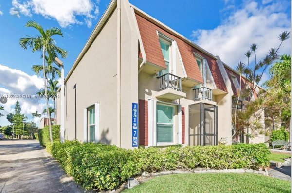 1951 Atlantic Shores Blvd #8 Hallandale Beach, FL 33009