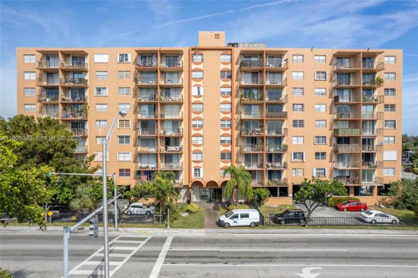 1465 NE 123rd St #PH9 North Miami, FL 33161