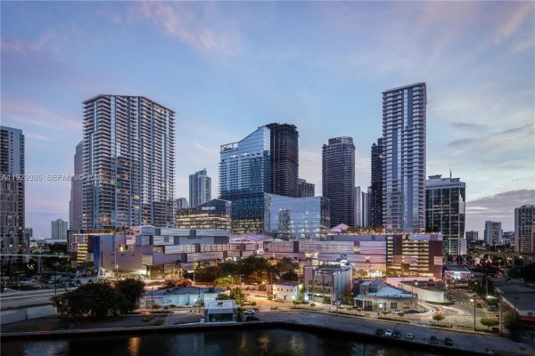 88 SW 7th St #2501 Miami, FL 33130