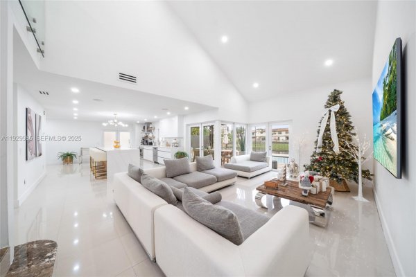 12728 SW 64th Ter Miami, FL 33183