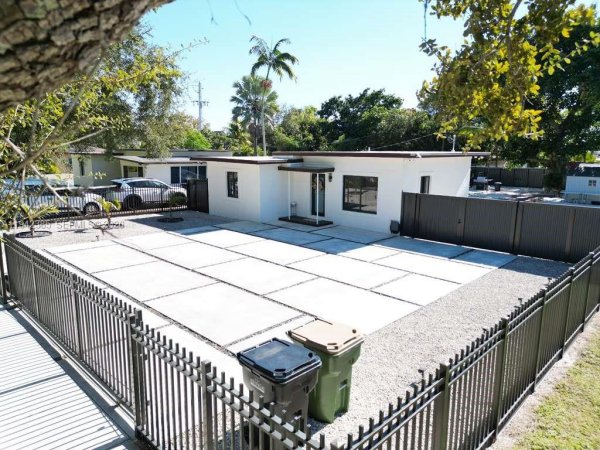 1220 NW 125th St North Miami, FL 33167