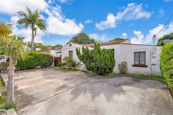 3026 SW 4th St Miami, FL 33135
