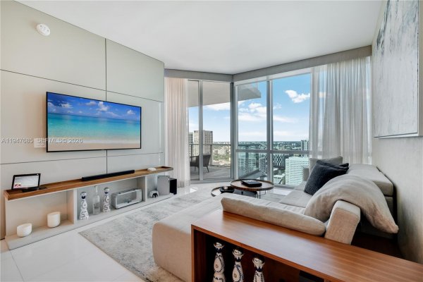 851 NE 1st Ave #3408 Miami, FL 33132