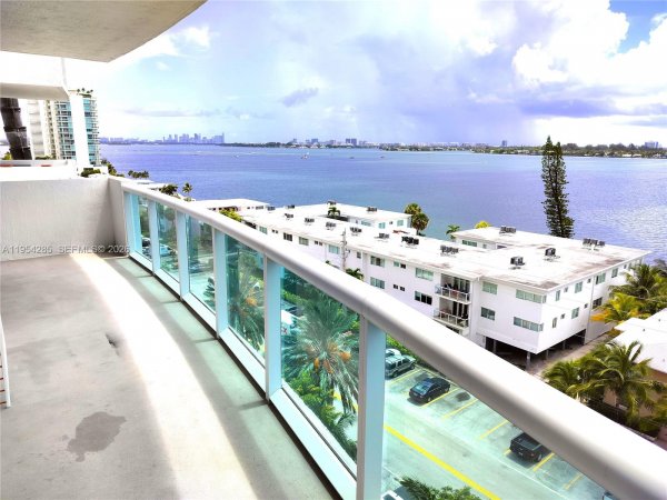 7910 Harbor Is Dr #802 North Bay Village, FL 33141