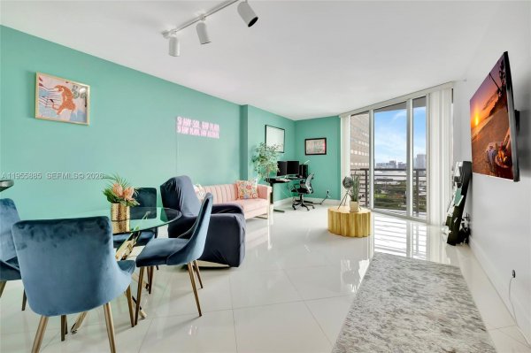 325 S Biscayne Blvd #2616 Miami, FL 33131