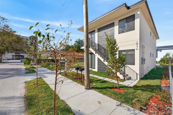 18316 SW 102th Pl Miami, FL 33157