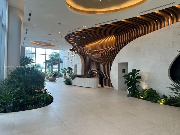 700 NE 24th St #2605 Miami, FL 33137