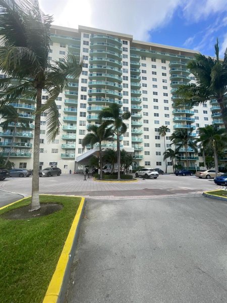 19390 Collins Ave #123 Sunny Isles Beach, FL 33160