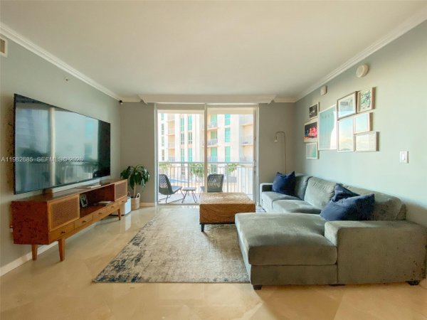 9055 SW 73rd Ct #908 Miami, FL 33156