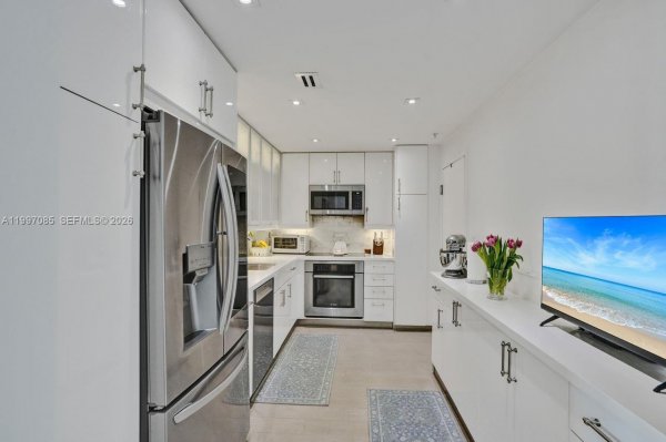90 Edgewater Dr #625 Coral Gables, FL 33133