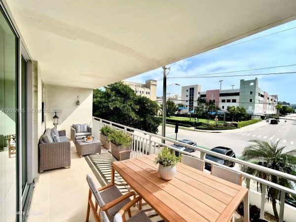 9500 W Bay Hbr Dr #2G Bay Harbor Islands, FL 33154