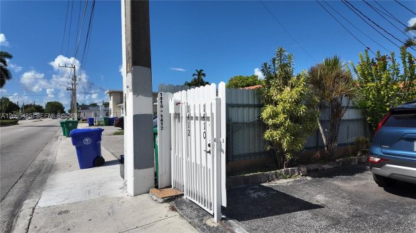 1410 SW 22nd Ave Miami, FL 33145