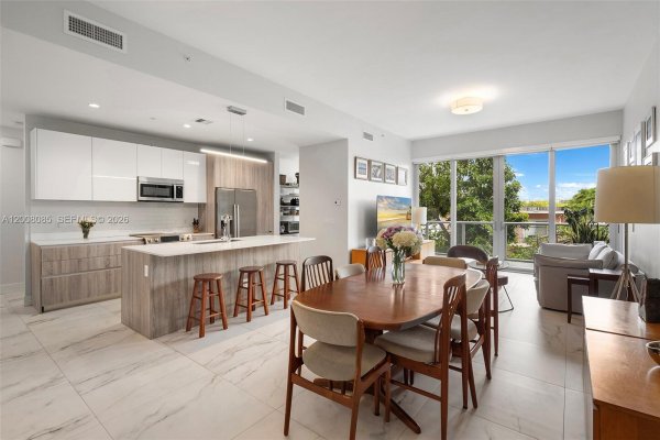 545 SW 11th St #208 Miami, FL 33129