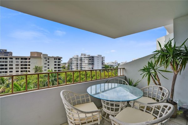 155 Ocean Ln Dr #707 Key Biscayne, FL 33149
