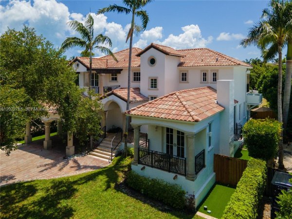 350 Redwood Ln Key Biscayne, FL 33149