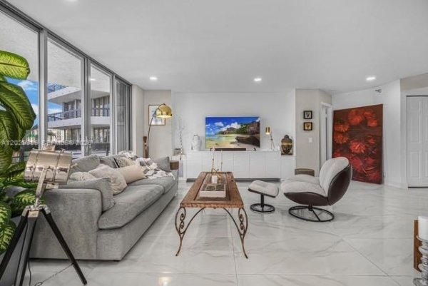 3500 Mystic Pointe Dr #604 Aventura, FL 33180
