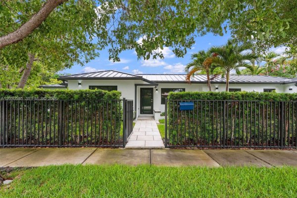 2286 SW 21st Miami, FL 33145