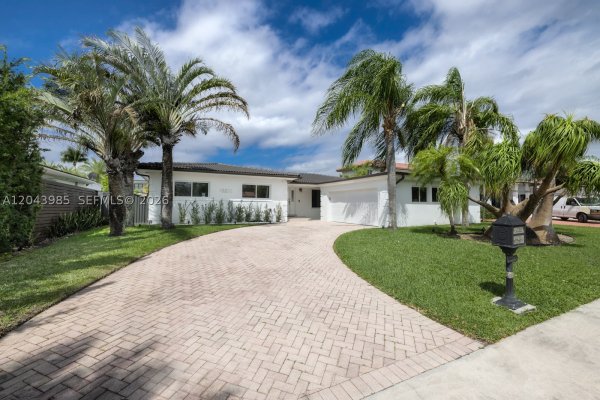13200 Ortega Ln North Miami, FL 33181