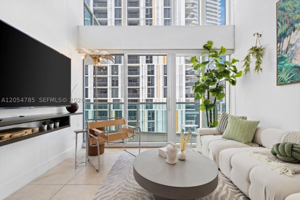 41 SE 5th St #510 Miami, FL 33131