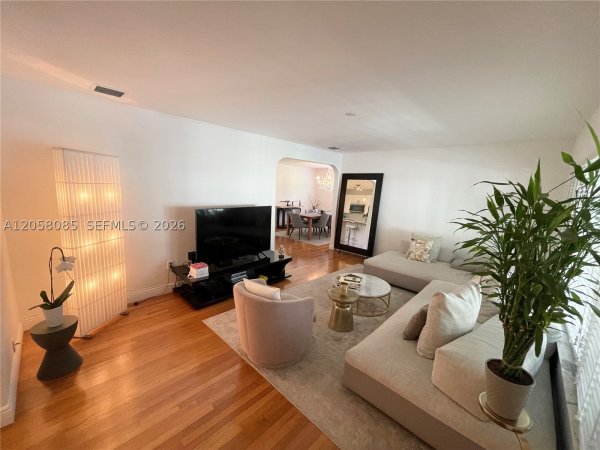 1116 Biarritz Dr Miami Beach, FL 33141