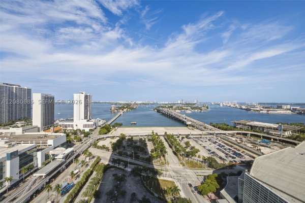 1400 Biscayne Blvd #2304 Miami, FL 33132