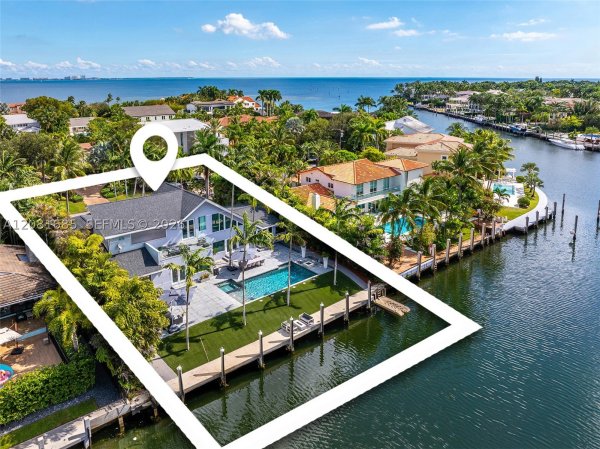 6944 Sunrise Ter Coral Gables, FL 33133