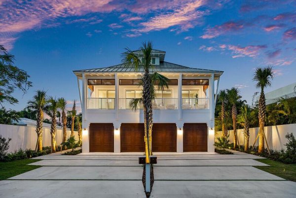 909 Bond Way Delray Beach, FL 33483