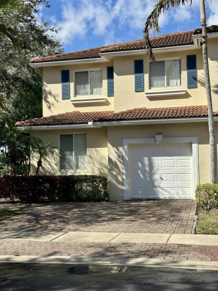 3121 N Evergreen Cir Boynton Beach, FL 33426