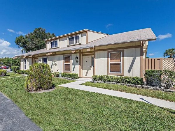 211 Maplecrest Jupiter, FL 33458