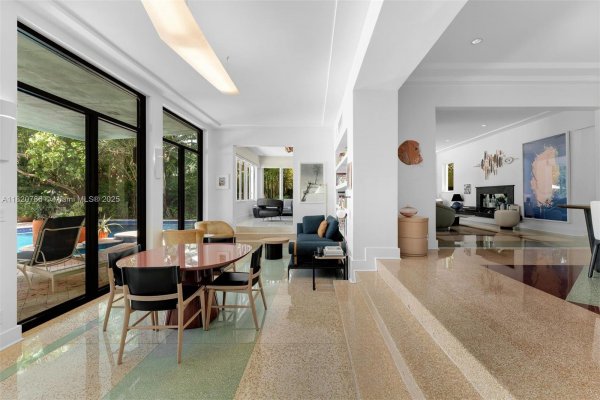 6165 Pine Tree Dr Miami Beach, FL 33140