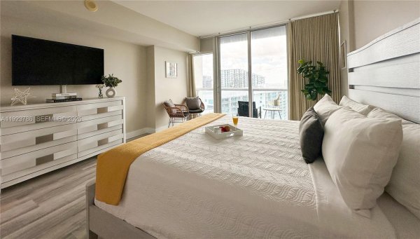 485 Brickell Ave #4405 Miami, FL 33131