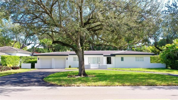 6011 Maynada St Coral Gables, FL 33146