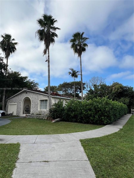 6400 SW 63rd Ave South Miami, FL 33143