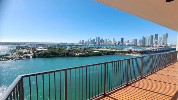 1000 Venetian Way #1502 Miami Beach, FL 33139