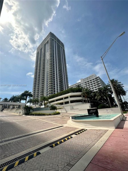 4775 Collins Ave #2407 Miami Beach, FL 33140