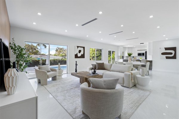 1840 NE 199th St Miami, FL 33179