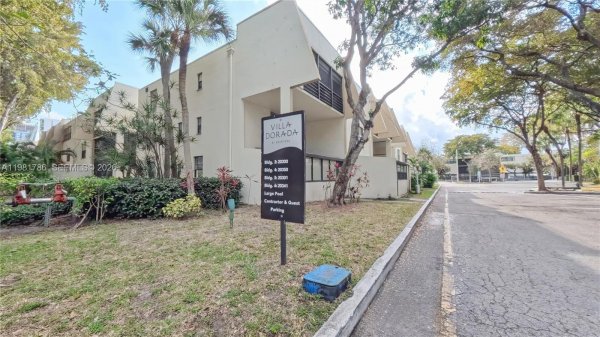 20300 W Country Clb Dr #PH18-3 Aventura, FL 33180