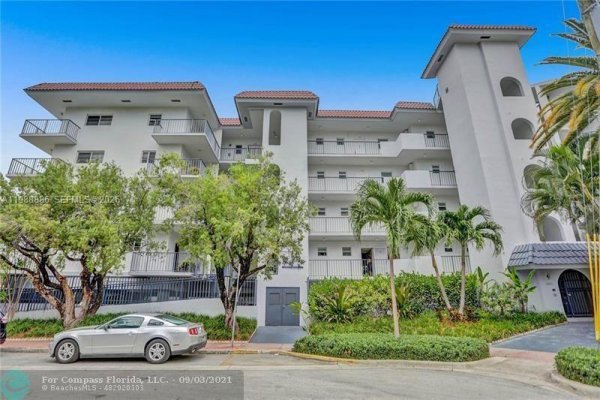 2455 Flamingo Dr #504 Miami Beach, FL 33140
