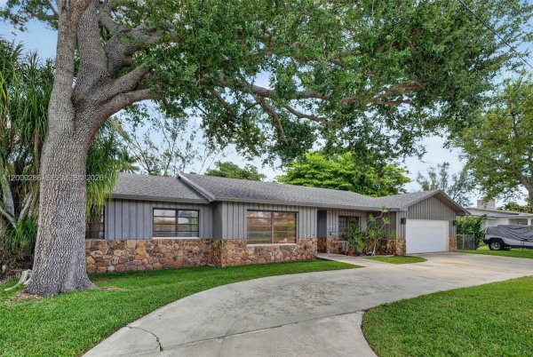 7009 SW 66th Ave South Miami, FL 33143