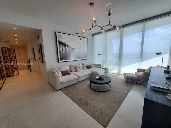 16901 Collins Ave #1404 Sunny Isles Beach, FL 33160