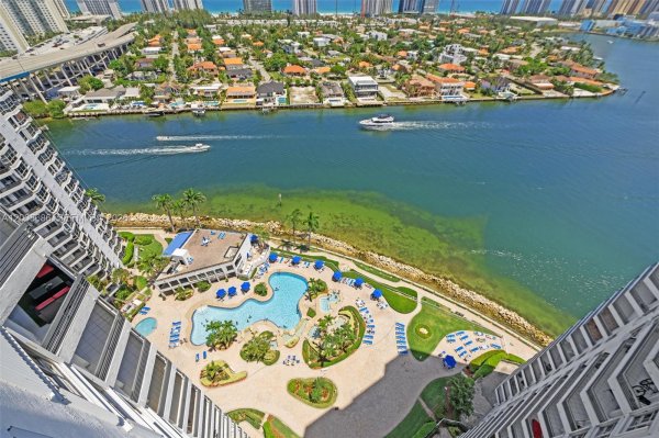 19101 NE 36th Ct #2509 Aventura, FL 33180