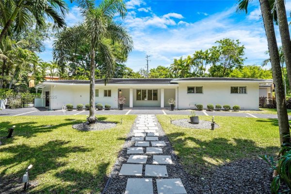 711 Sunset Dr Coral Gables, FL 33143