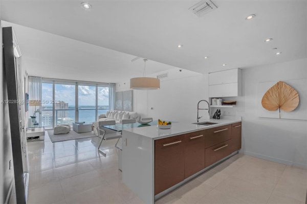 465 Brickell Ave #2703 Miami, FL 33131